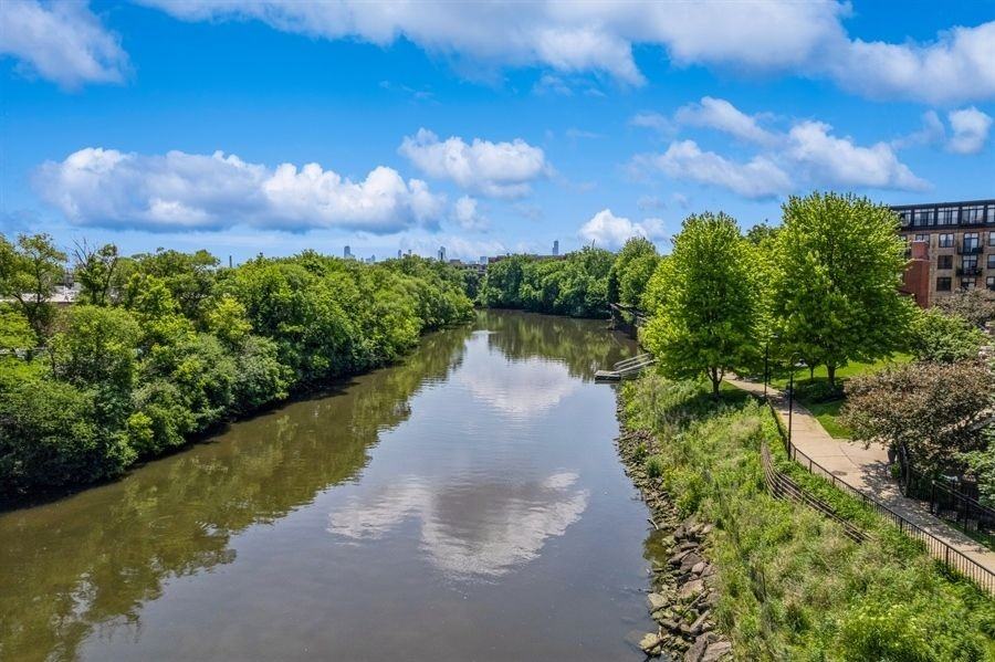 2337 W Wolfram St ##511 - Photo 2 of 17