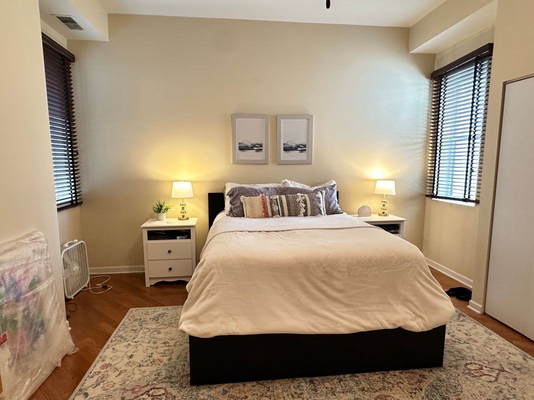 2337 W Wolfram St ##511 - Photo 3 of 17