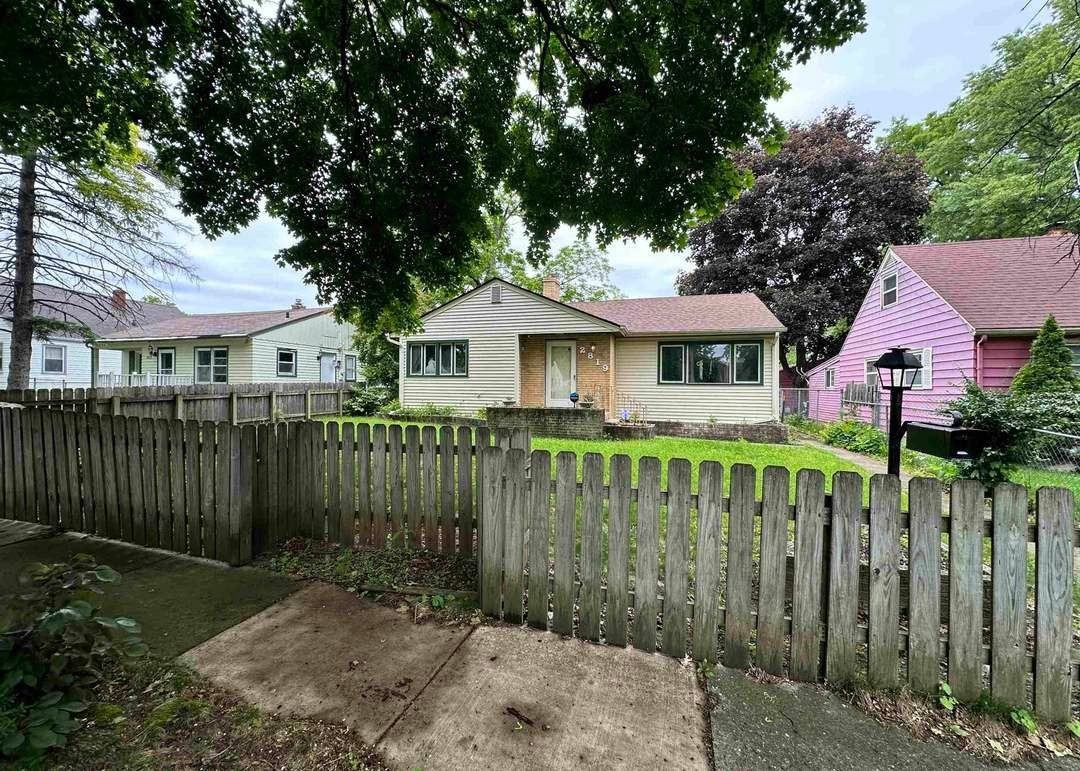 2819 Gladstone Ave - Photo 2 of 12