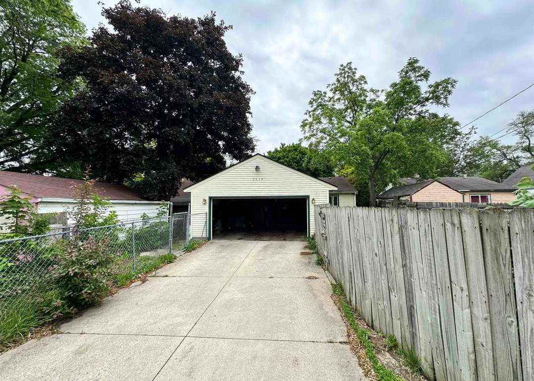 2819 Gladstone Ave - Photo 3 of 12