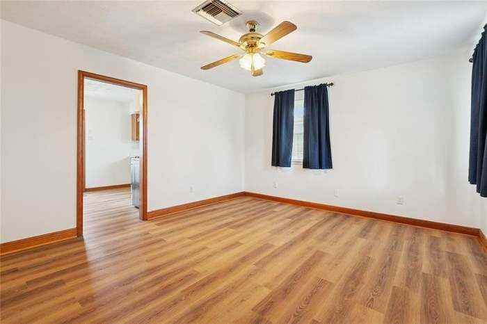 2524 Mississippi Ave - Photo 3 of 15