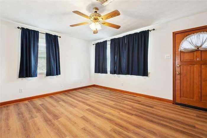 2524 Mississippi Ave - Photo 4 of 15