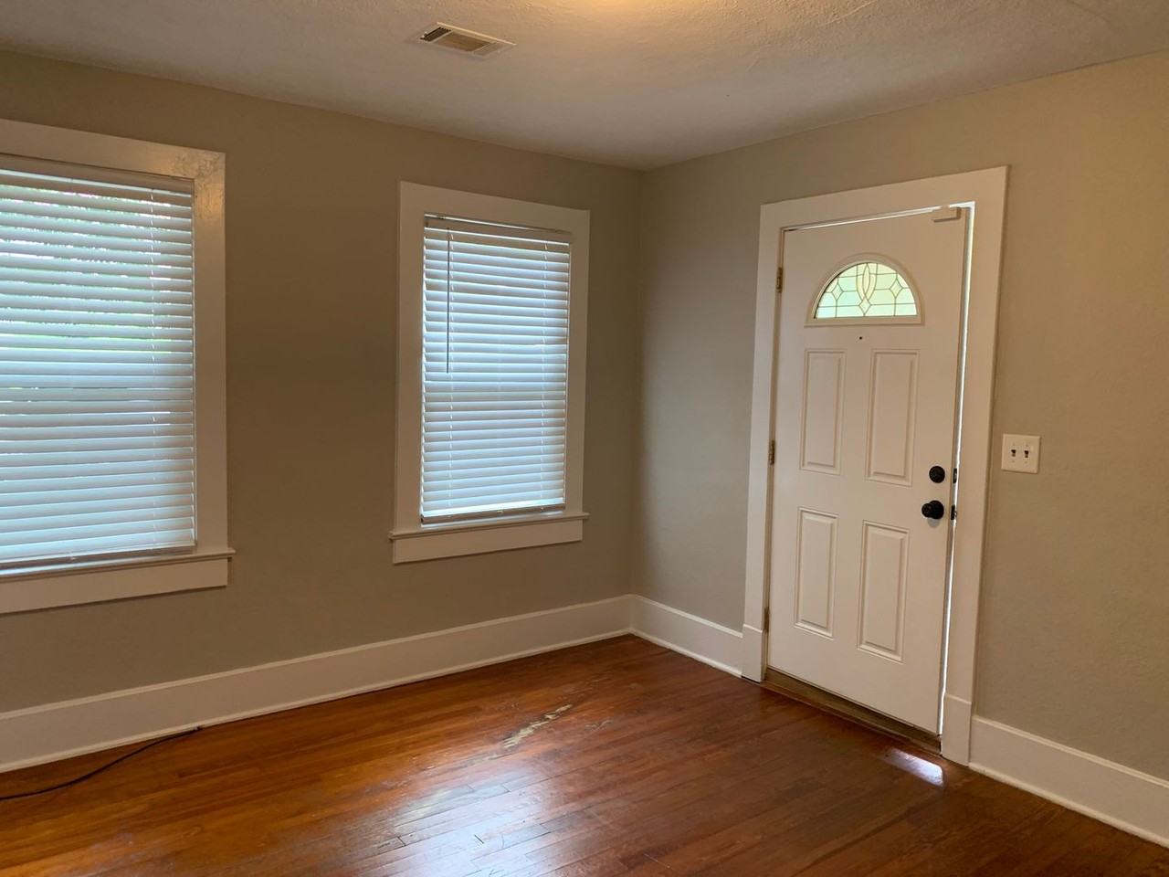 712 Heard Ave - Photo 3 of 19