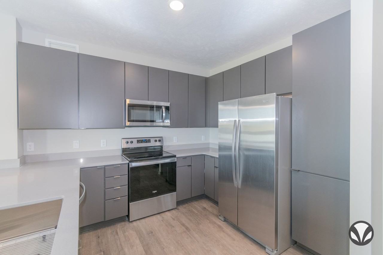 Chateau at Yankee Hill - Photo 6 of 50