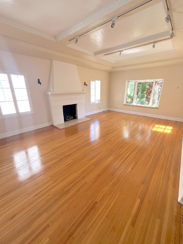 223 1/2 S Gale Dr - Photo 3 of 32