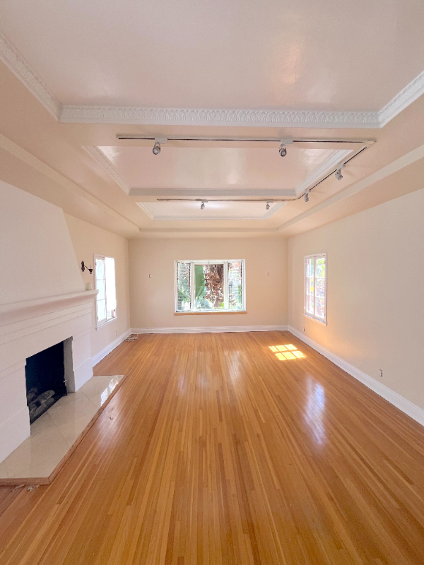 223 1/2 S Gale Dr - Photo 5 of 32