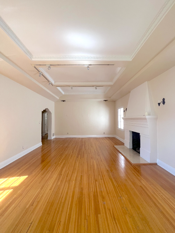 223 1/2 S Gale Dr - Photo 6 of 32