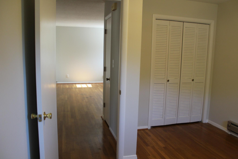 1401 S Roan St #2 - Photo 3 of 12