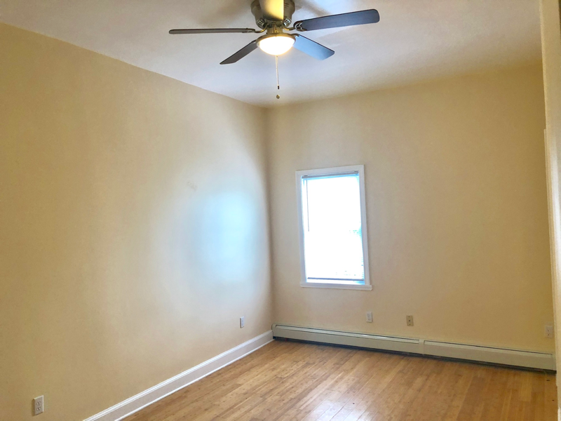 145 Magnolia St - Photo 5 of 8