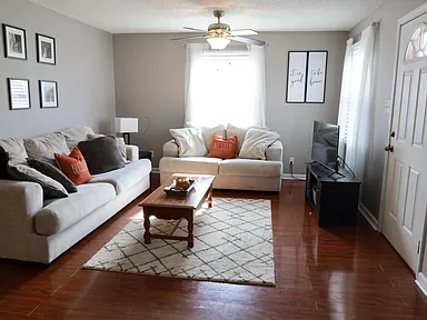 100 York Dr - Photo 2 of 16