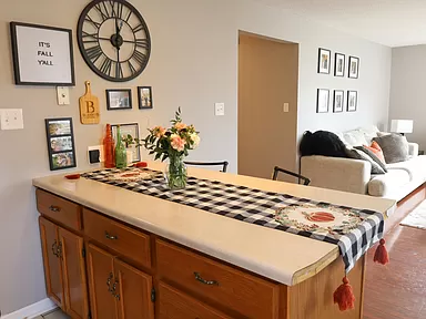 100 York Dr - Photo 3 of 16