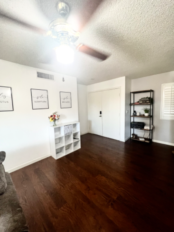 5840 W Winchcomb Dr - Photo 2 of 6