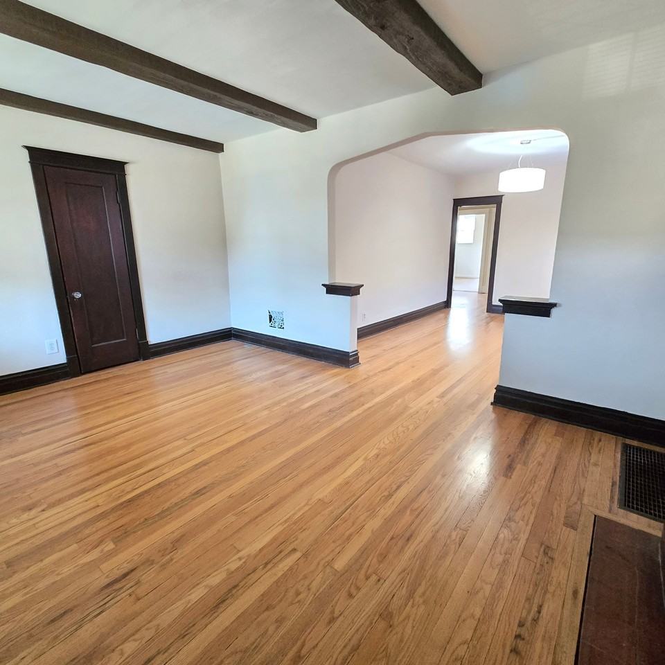 5127 Goethe Ave - Photo 2 of 20