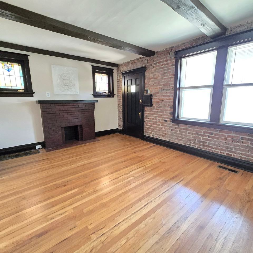 5127 Goethe Ave - Photo 3 of 20