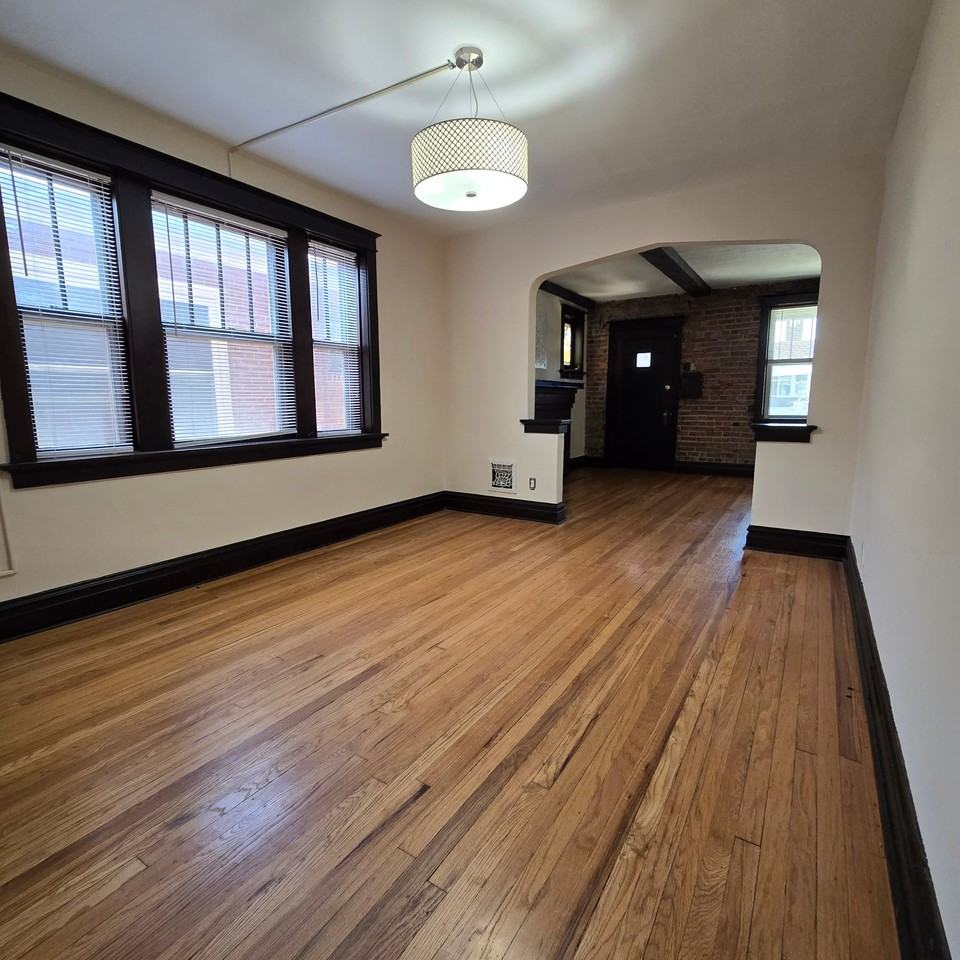 5127 Goethe Ave - Photo 7 of 20