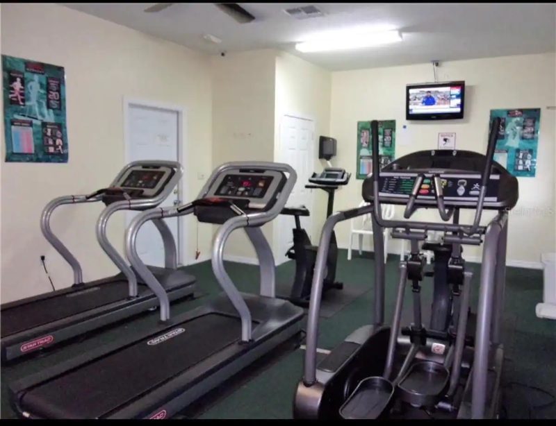 8824 Coral Palms Ct #B - Photo 4 of 15