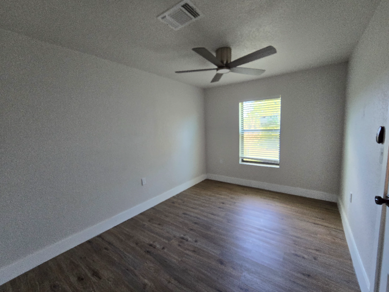 607 E 12th St - Photo 5 of 13