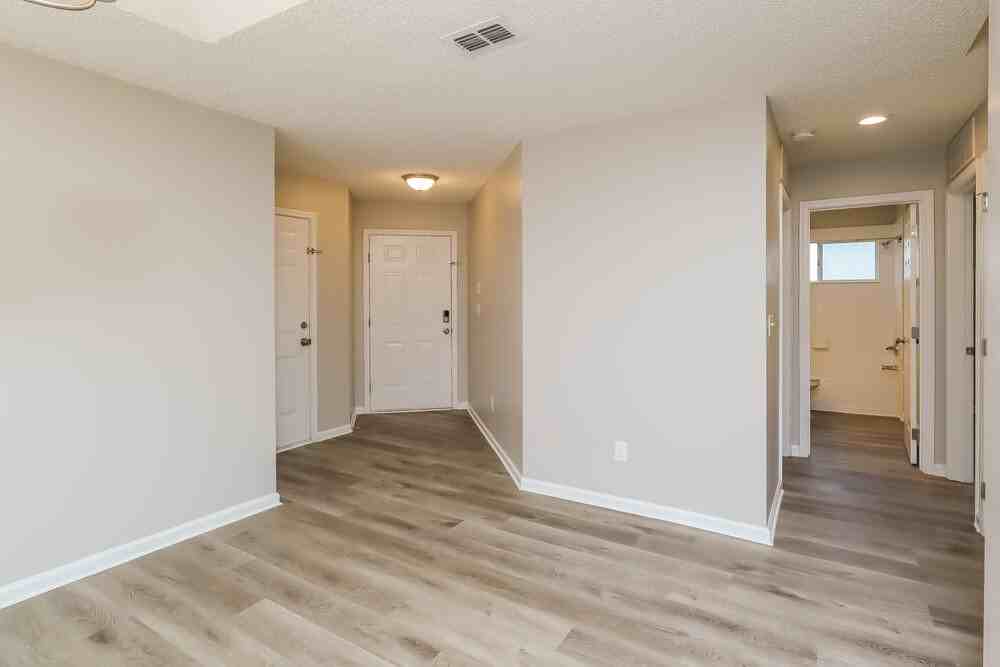 2978 Centerwood Dr - Photo 3 of 16