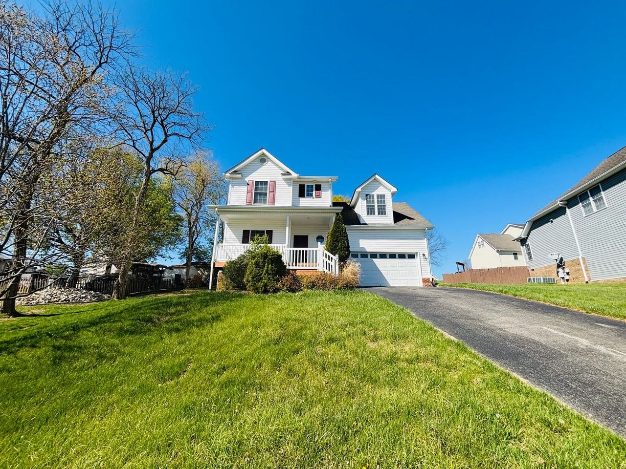 200 Meadow Dr - Photo 2 of 21