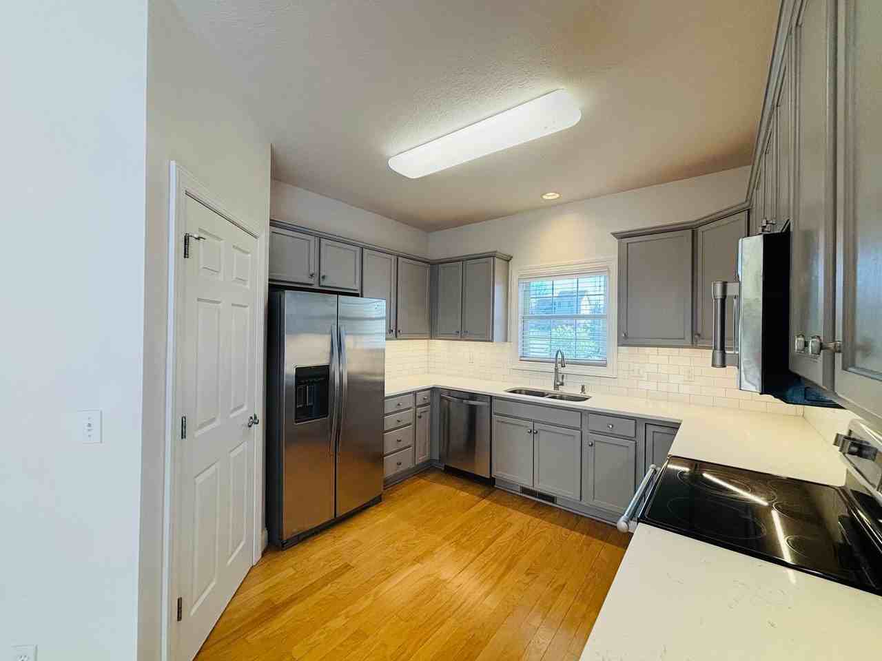 200 Meadow Dr - Photo 6 of 21