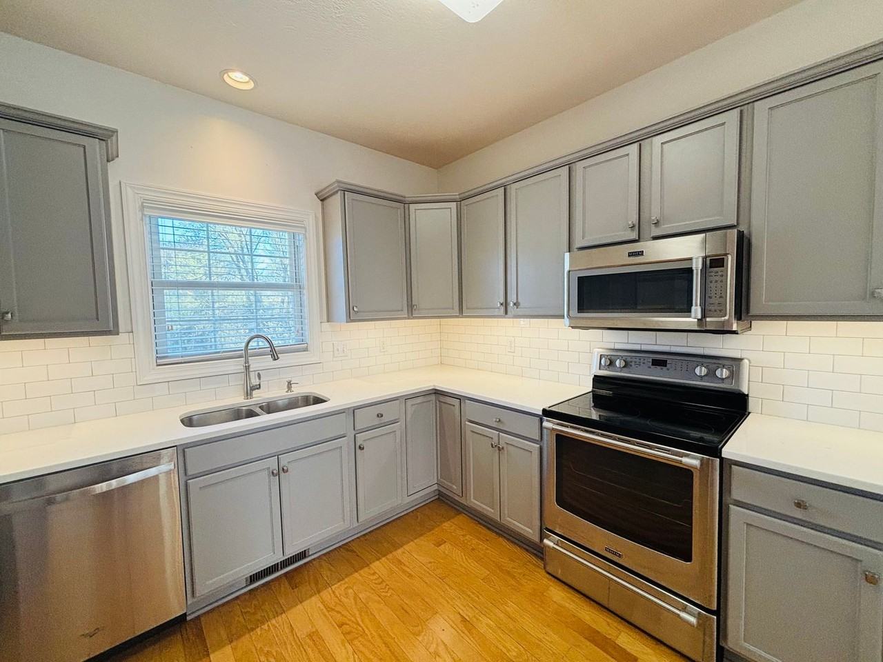 200 Meadow Dr - Photo 7 of 21