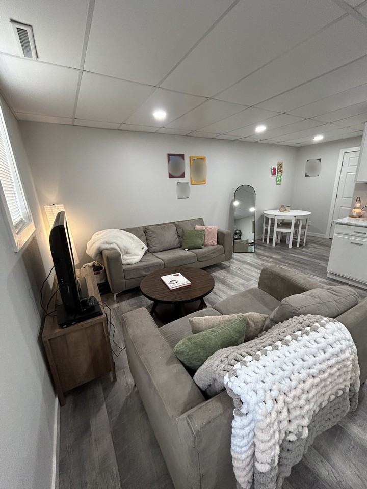 322 Oskaloosa St #2 - Photo 2 of 6