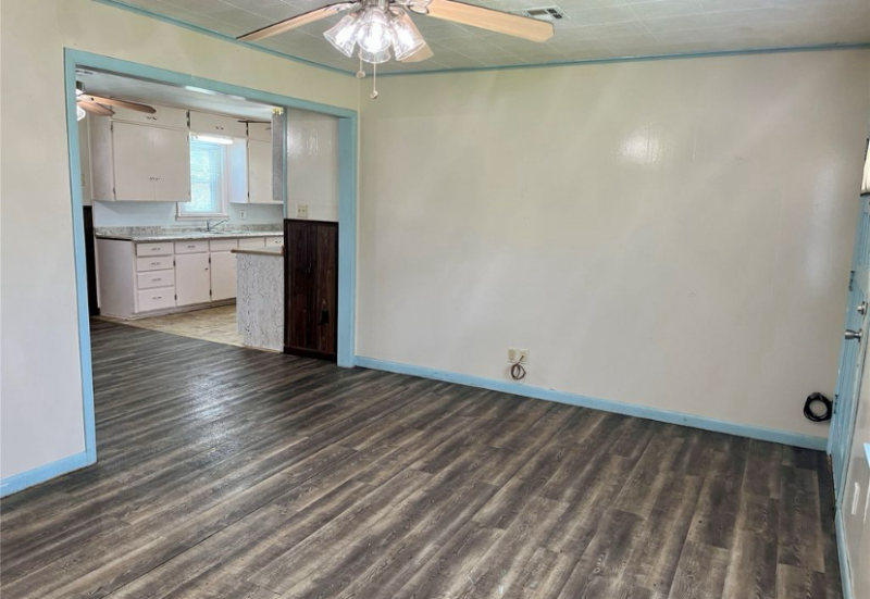 1613 Center Ln - Photo 4 of 9