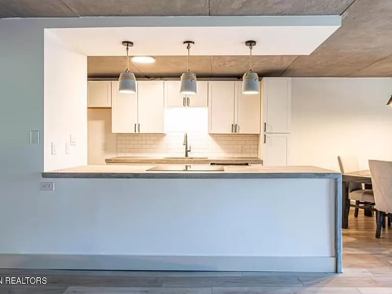542 Berlin Dr - Photo 3 of 50