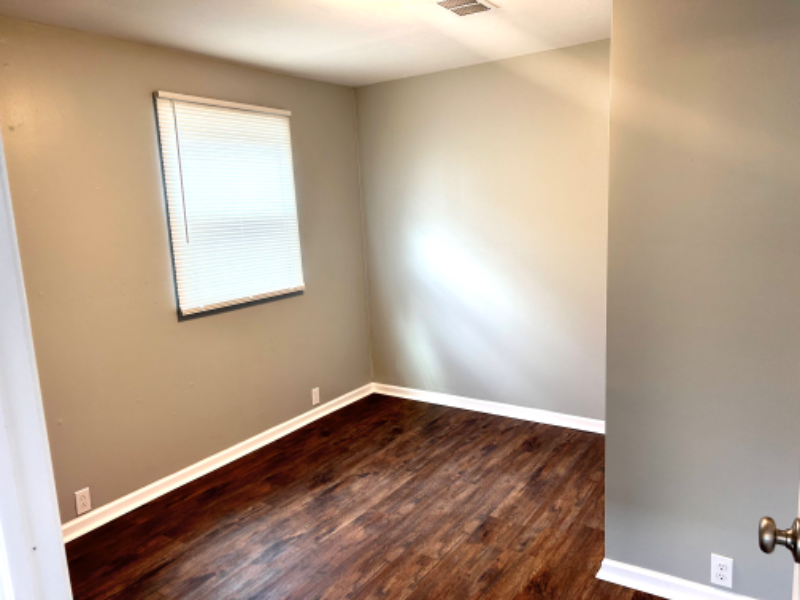 413 6th Ave - Photo 4 of 19