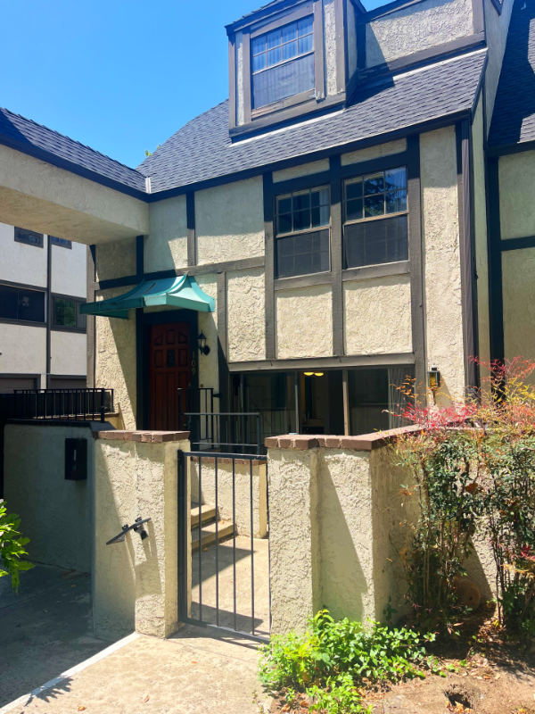 109 E Rosewood Ct - Photo 2 of 47