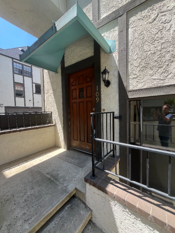 109 E Rosewood Ct - Photo 4 of 47