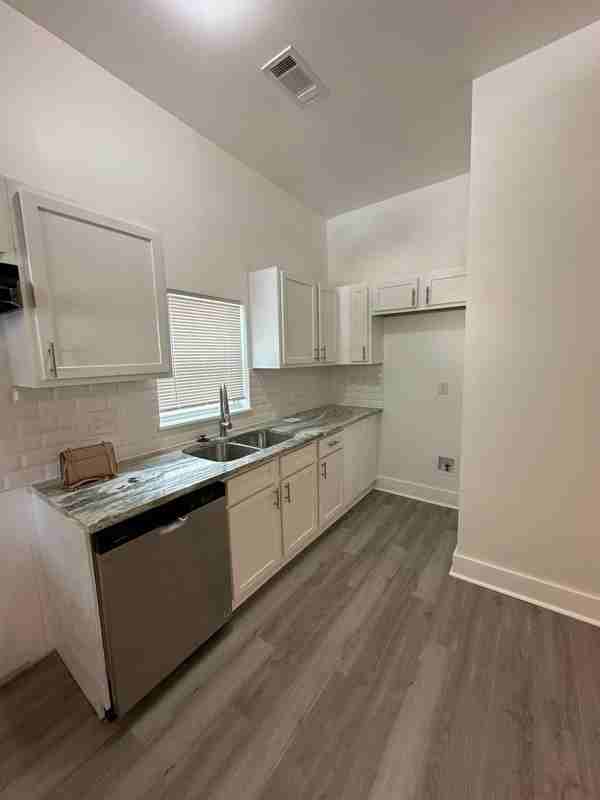 939 Seattle St - Photo 3 of 19