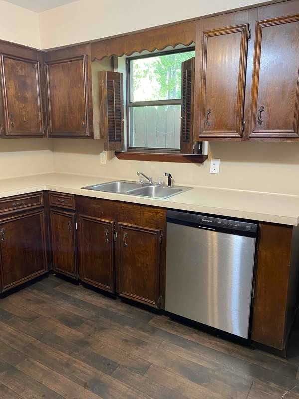 420 Wedgewood St - Photo 3 of 15