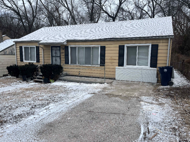 4028 Myrtle Ave - Photo 2 of 10