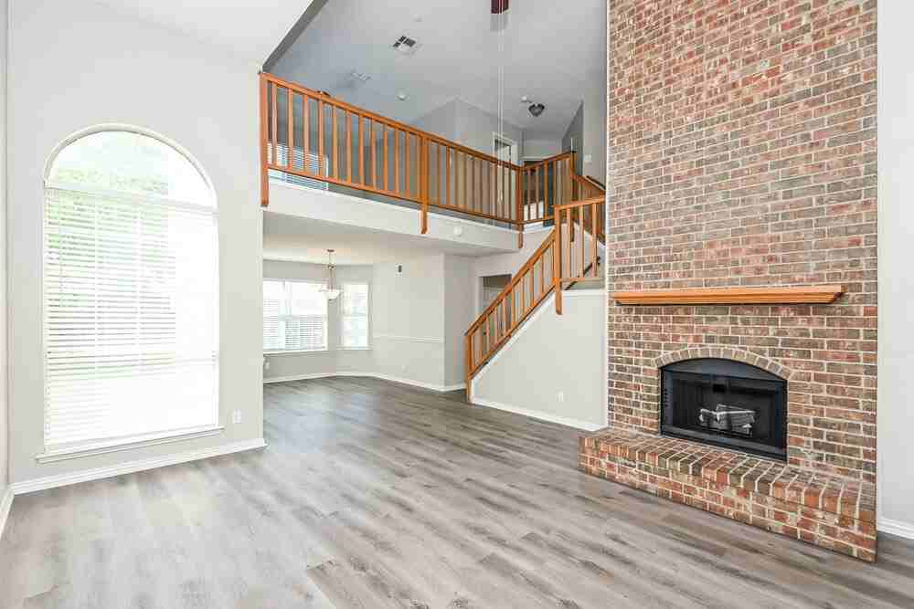 4327 Meriden Ct - Photo 5 of 17