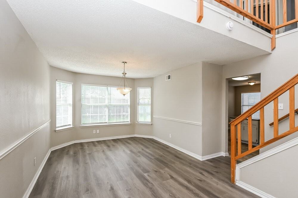 4327 Meriden Ct - Photo 6 of 17