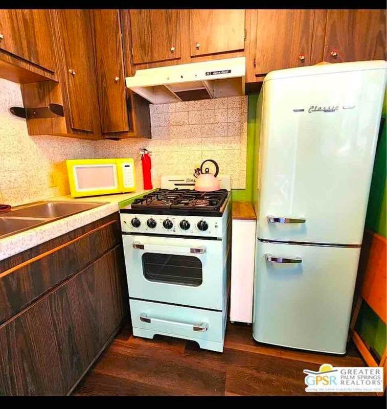 25305 Marion Ridge Dr #1 - Photo 3 of 6