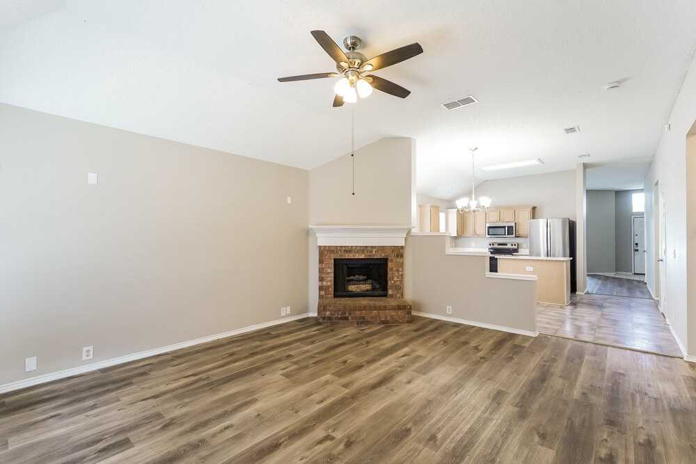 4612 Parkmount Dr - Photo 4 of 16