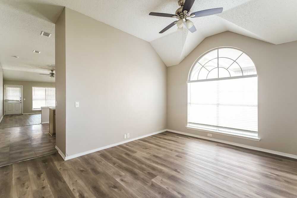 4612 Parkmount Dr - Photo 5 of 16