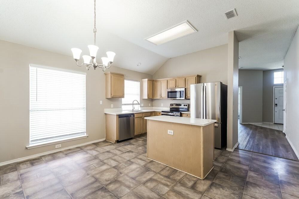 4612 Parkmount Dr - Photo 6 of 16