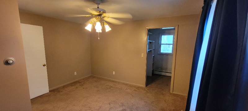 922 Governor St - Photo 6 of 14