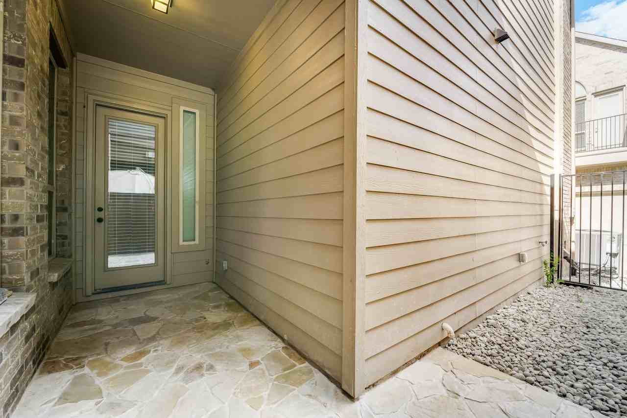 923 Whitehall Dr - Photo 5 of 20