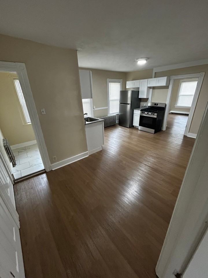 18 Roberts St #2 - Photo 3 of 6