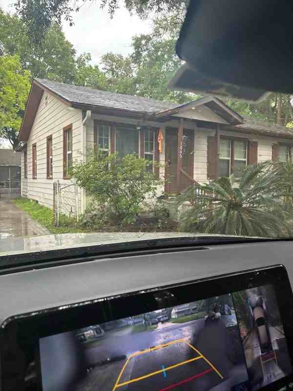 1045 Ontario St - Photo 3 of 13