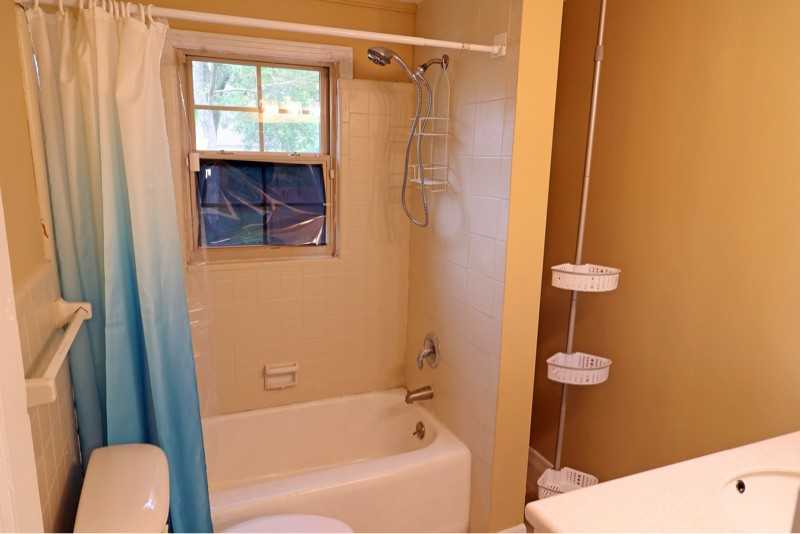 1045 Ontario St - Photo 7 of 13