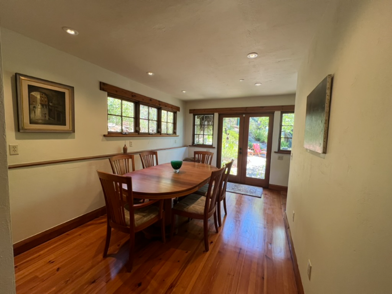 3266 Robinson Dr - Photo 2 of 20