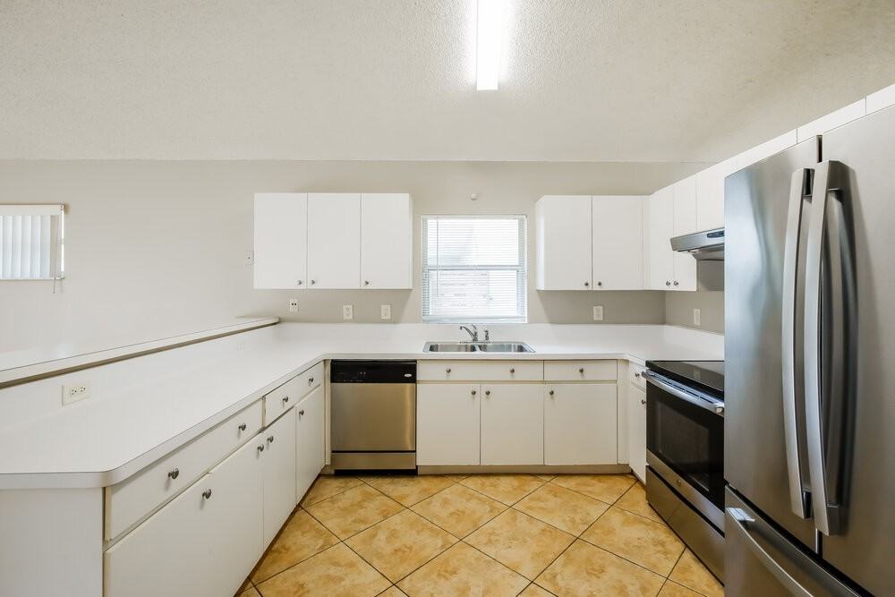 6642 Nw 42nd Ave - Photo 5 of 16