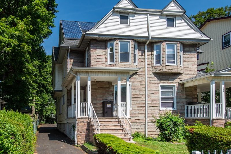 233 Glenwood Ave - Photo 2 of 8