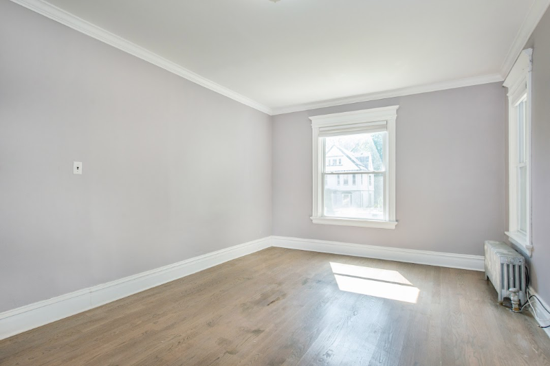 233 Glenwood Ave - Photo 4 of 8