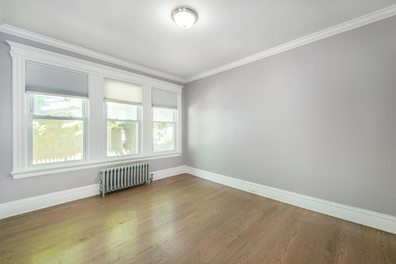 233 Glenwood Ave - Photo 5 of 8